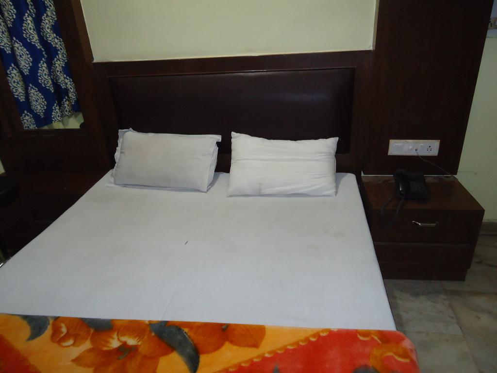 Sahara International Deluxe Hotel New Delhi Værelse billede